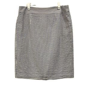 Banana Republic women’s size 6 seersucker blue & white lined knee length skirt